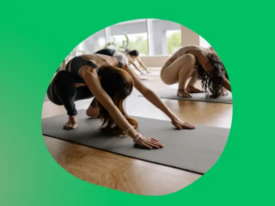 Empowered Vinyasa: Yoga Flow für Fortgeschrittene